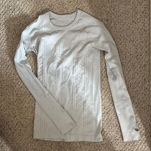 Women's Lululemon Gray Ribbed Knit Top size 4